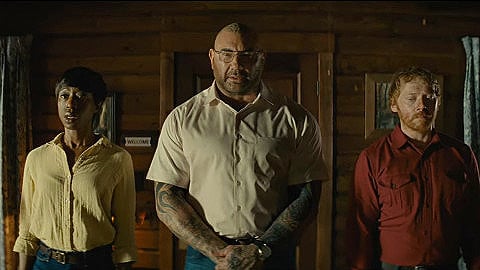 Dave Bautista fait peur dans la bande-annonce du nouveau thriller de M. Night Shyamalan !