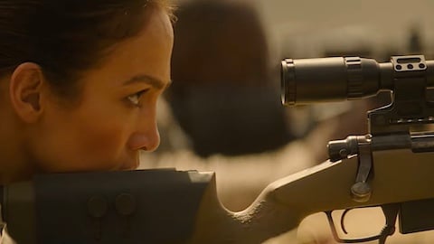 Jennifer Lopez est une tueuse professionnelle dans la première bande-annonce du film Netflix