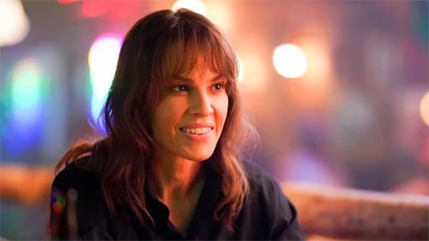 La bande-annonce officielle de la nouvelle série télévisée avec Hilary Swank