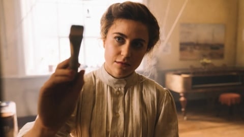 Lena Olin est la peintre Hilma af Klint dans la bande-annonce du film de Lasse Hallström