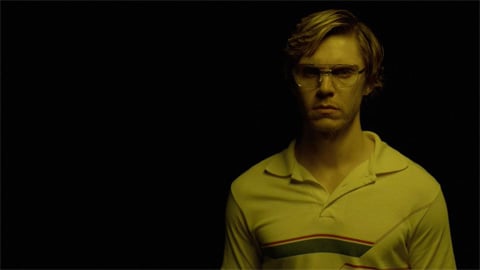 L'histoire de Jeffrey Dahmer ici, c'est Evan Peters dans la première bande-annonce italienne de la mini-série de Ryan Murphy !