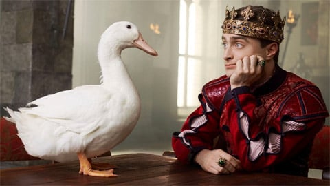 De quoi est habillé Daniel Radcliffe dans la première bande-annonce de la saison 4 ?