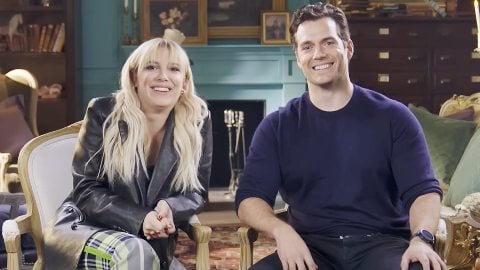 Enola Holmes 2, dans un clip Millie Bobby Brown et Henry Cavill plaisantent sur les grands mystères