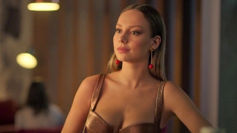 Ester Expósito après le protagoniste Elite de la nouvelle série La Isla Bonita