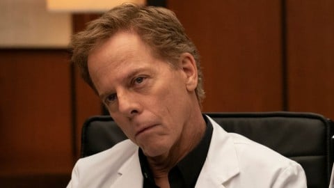 Greg Germann revient dans la série