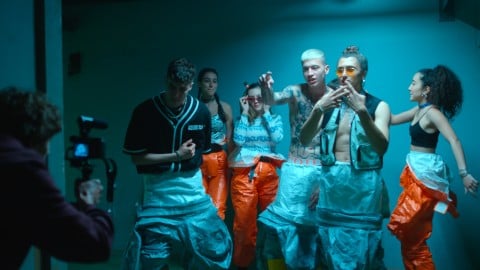 Le clip de "Mattoni", la chanson inédite écrite et réalisée par Achille Lauro pour la série