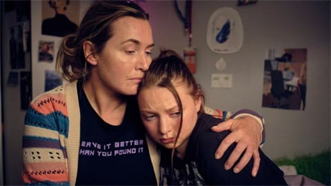 Kate Winslet est une mère inquiète pour sa fille dans la bande-annonce de la série d'anthologie