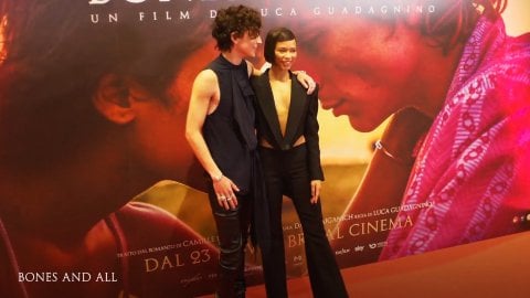 Salutation vidéo de Taylor Russell et Timothée Chalamet au public italien