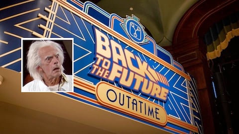 ouvre la salle d'évasion officielle et Christopher Lloyd renvoie Doc Brown