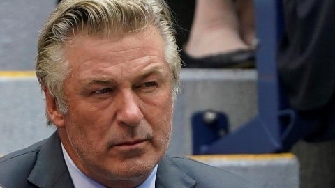 Alec Baldwin inculpé d'homicide involontaire après la fusillade de Rust