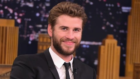 James Bond, Liam Hemsworth est parfait pour le rôle, parole de George Lazenby