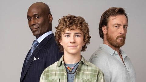 La série Disney+ complète le casting avec Toby Stephens et Lance Reddick dans les rôles de Poséidon et Zeus