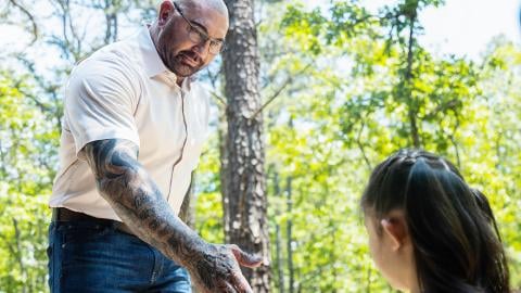 On frappe à la porte, Dave Bautista et sa lettre de fan à M. Night Shyamalan