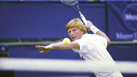 Boom!  Boom!  Le Monde contre.  Critique de Boris Becker