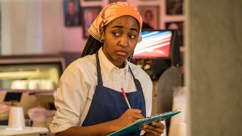 L'actrice Bear Ayo Edebiri est la soeur de Janine