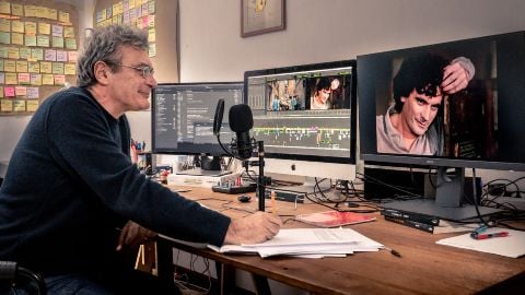 Quelqu'un là-bas m'aime