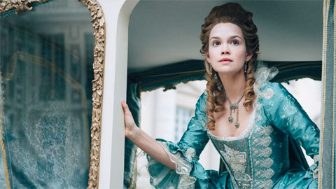 Un extrait exclusif de la nouvelle série de costumes Sky et NOW