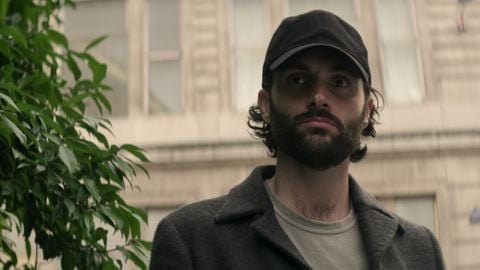 YOU 4, comment l'intrigue de Joe passe des romans à la série télévisée