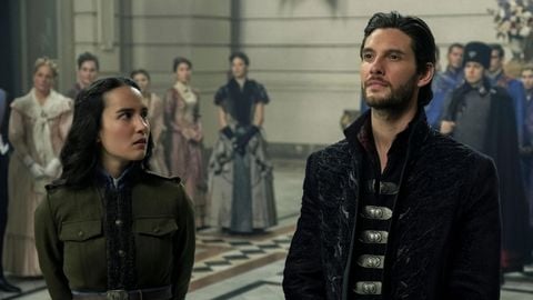 Ben Barnes taquine comment le Dark One change dans la saison 2