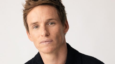 Eddie Redmayne joue dans la série Sky and Peacock
