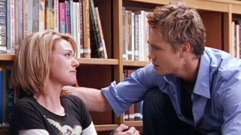 Hilarie Burton se souvient quand Chad Michael Murray l'a défendue du harcèlement du créateur de la série