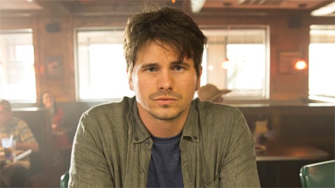 Jason Ritter rejoint Kathy Bates dans le remake de CBS