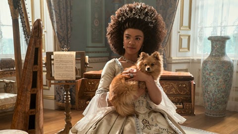 La bande-annonce officielle de Queen Charlotte, la mini-série qui prolonge l'histoire de Bridgerton