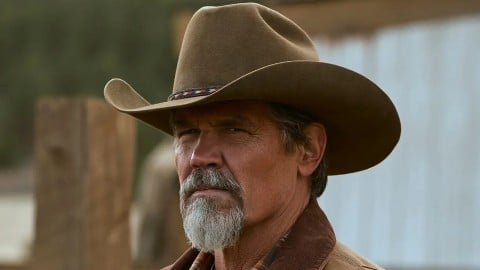 Josh Brolin pose nu sur le tournage de la saison 2, et il y a une raison