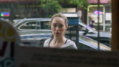 La bande-annonce officielle de la nouvelle série de thrillers de Hulu avec Alycia Debnam-Carey
