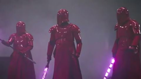 Qui sont les gardes prétoriens vêtus de rouge et où les avons-nous déjà vus