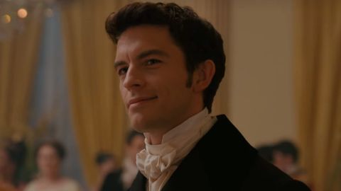 De nouvelles photos de tournage révèlent le look de Jonathan Bailey