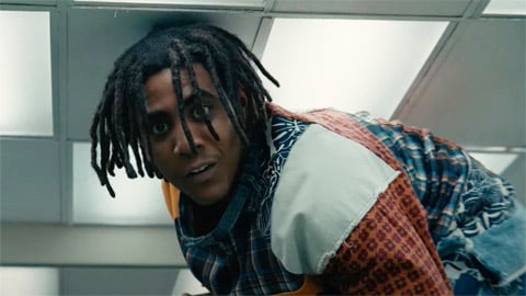 La bande-annonce officielle de la curieuse série Prime Video sur un garçon de 4 mètres de haut
