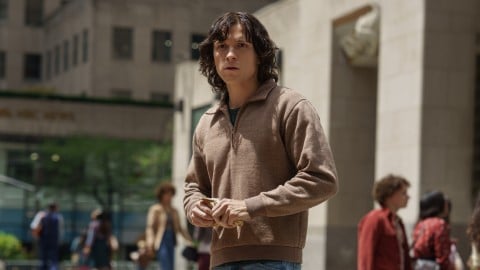 La bande-annonce officielle italienne de la première série mettant en vedette et produite par Tom Holland