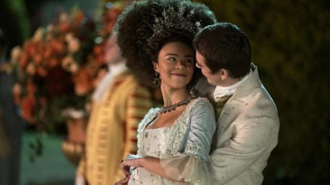 Queen Charlotte inclut un caméo de Julia Quinn : L'avez-vous remarqué ?