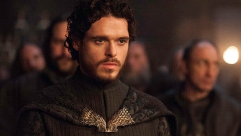Richard Madden rappelle le mariage rouge à l'occasion du 10e anniversaire de l'épisode