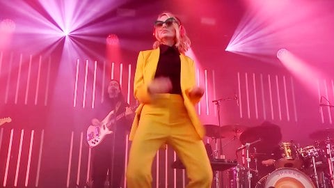 Cate Blanchett danse endiablée au festival de Glastonbury