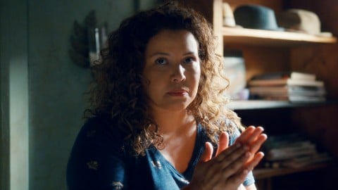 Justina Machado sert des empanadas de chair humaine dans la bande-annonce d'une nouvelle série