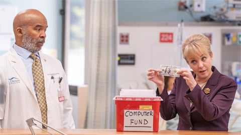 St. Denis Medical arrive avec Wendi McLendon-Covey