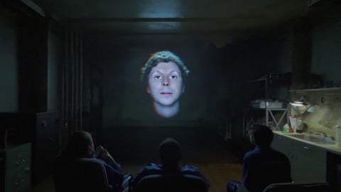 Michael Cera guide les voyageurs dans le temps dans la nouvelle série de science-fiction bizarre de Steven Soderbergh