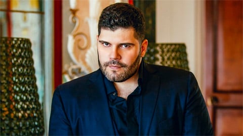 Sky annonce la nouvelle série Piedone, avec Salvatore Esposito, et La Mala, sur la criminalité milanaise dans les années 70