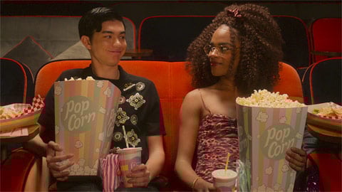 À partir de la saison 2, la série télévisée suit son propre chemin