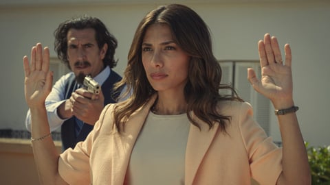 La bande-annonce officielle de Qui est Erin Carter ?, thriller d'action Netflix avec Evin Ahmad