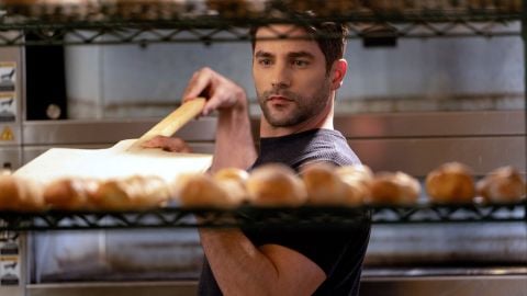 Le doux parfum de l'amour, Brant Daugherty est un boulanger amoureux sur Rai 1
