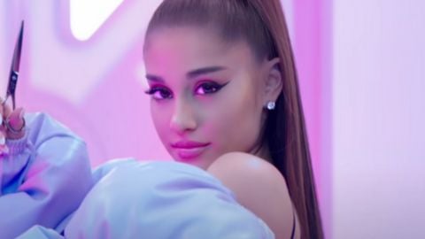 Méchante, Ariana Grande montre le tatouage en l'honneur de Glinda