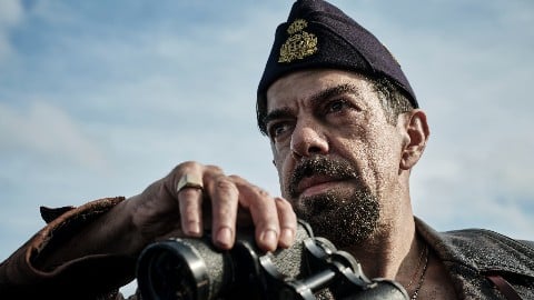 la bande-annonce officielle du film avec Pierfrancesco Favino en compétition à Venise