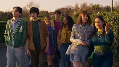 Le trailer officiel de la saison 2 avec le nouveau single LDA Sandcastle