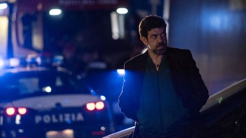 L'ultima notte di Amore - Il noir avec Pierfrancesco Favino créé sur Sky et diffusé MAINTENANT