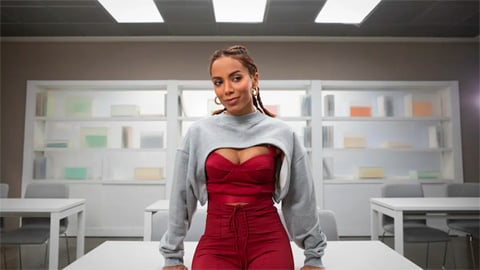 Anitta arrive à Las Encinas dans un nouveau clip de la saison 7