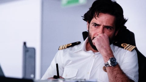 Otages de la mer, Migrants en croisière racontés par les auteurs de la série Sky Original