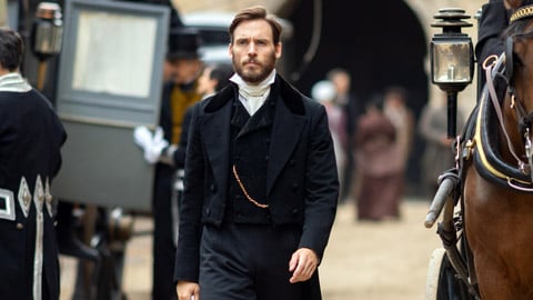 Sam Claflin incarnera Edmond Dantès dans la série télévisée